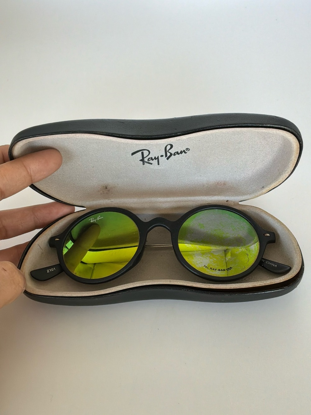 Ray-Ban Round Mirrored Sunglasses Black Frame Green Flash Lenses With Case